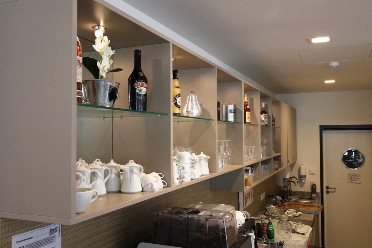 Rückbuffet-Oberschränke